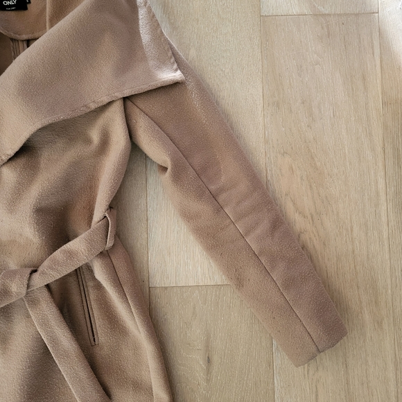 ONLY beige wrap wool coat with belt. Vegan, cruelty free 🤍 - Picture 9 of 15